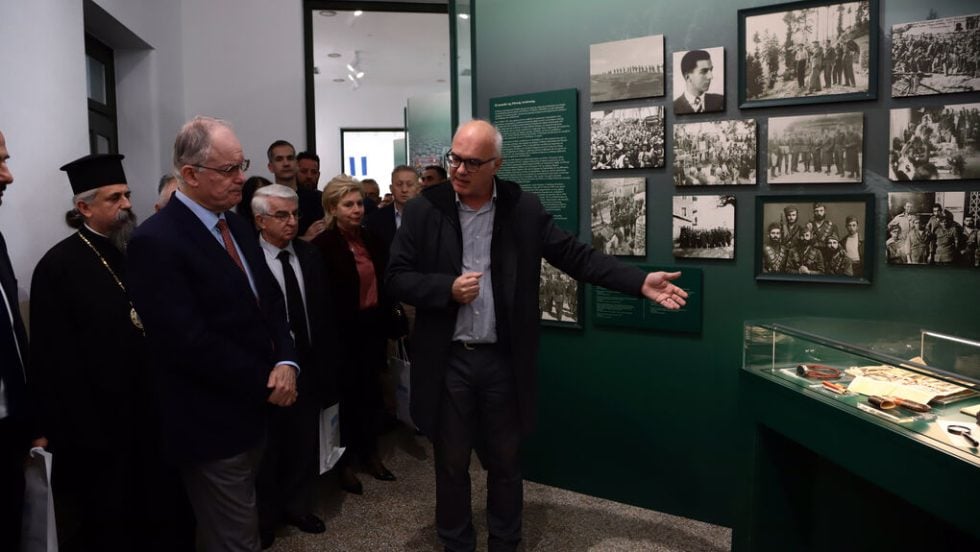 Ο κ. Κουτρουβίδης ξεναγεί τον πρόεδρο της Βουλής, Κων. Τασούλα